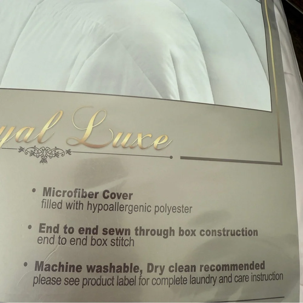 🆕 Royal Luxe King Size Microfiber Down Alternative Comforter 🌸 Light Pink –🌸NWT